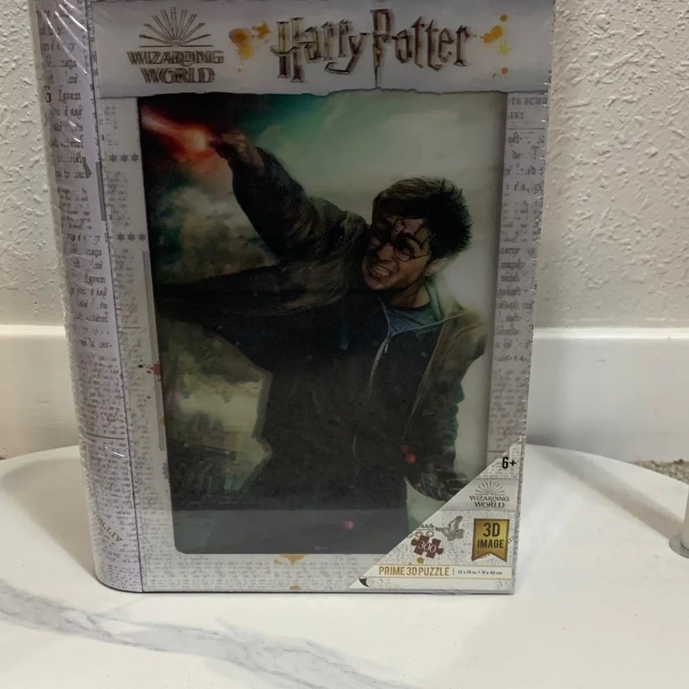 Warner Bros. Harry Potter 3D Puzzle - Black, Blue, Red - Picture 1 of 6